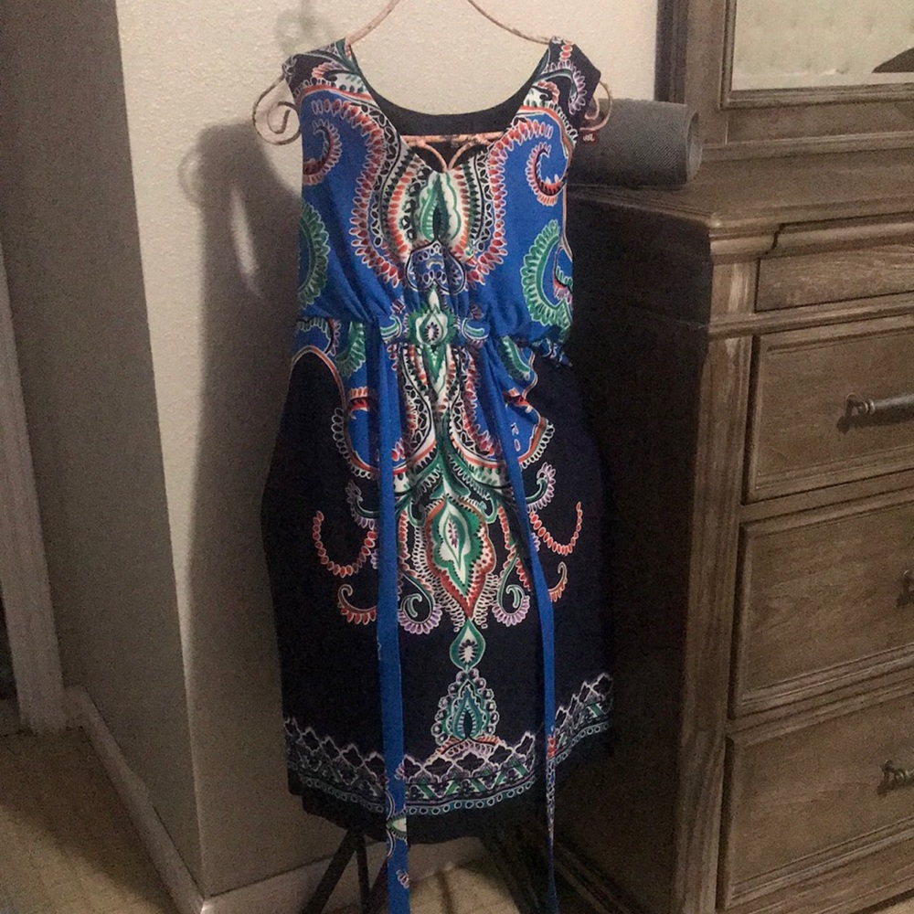 Beautiful dress with lots of beautiful Colors